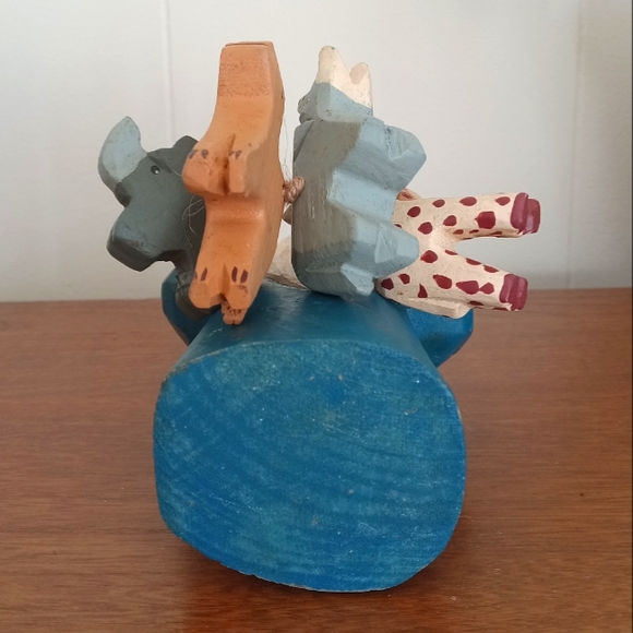 Folk Art Noah's Ark Carving - Picture 7 of 7